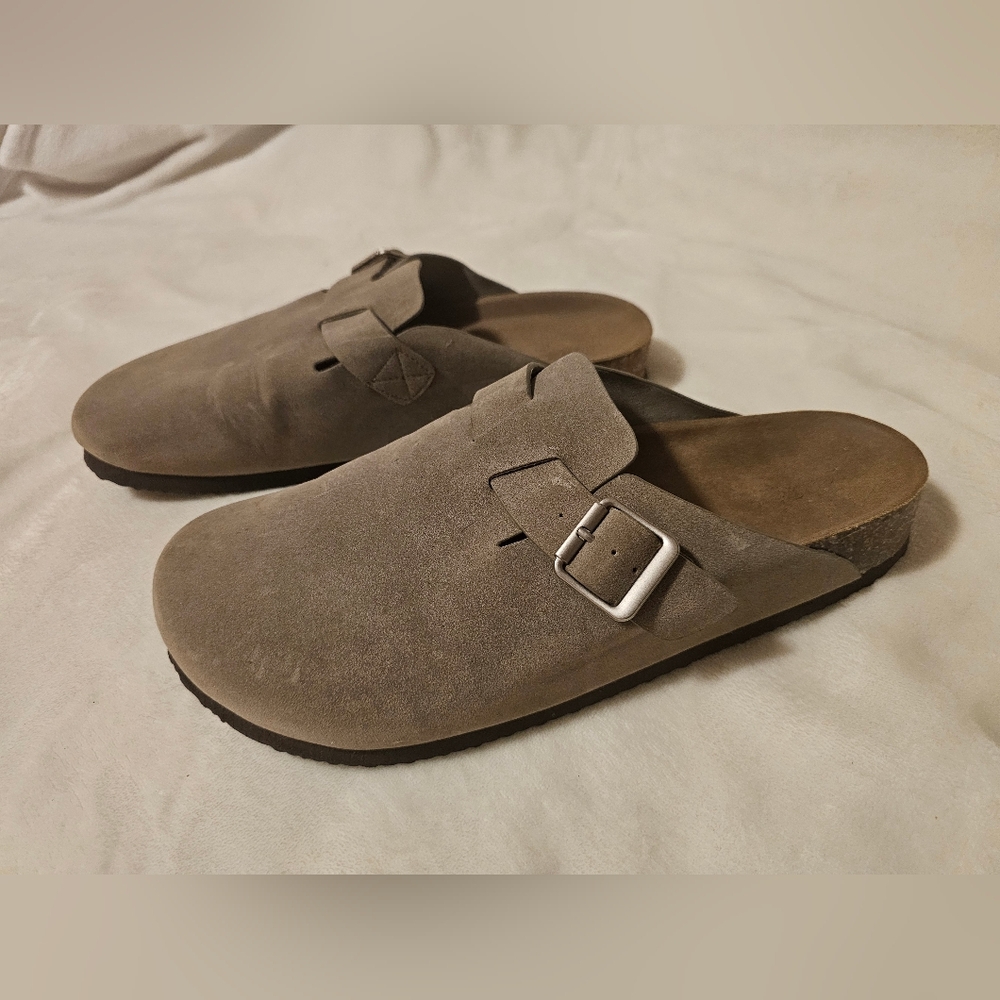 Womans Universal Thread Taupe Suede Slip-On Shoes